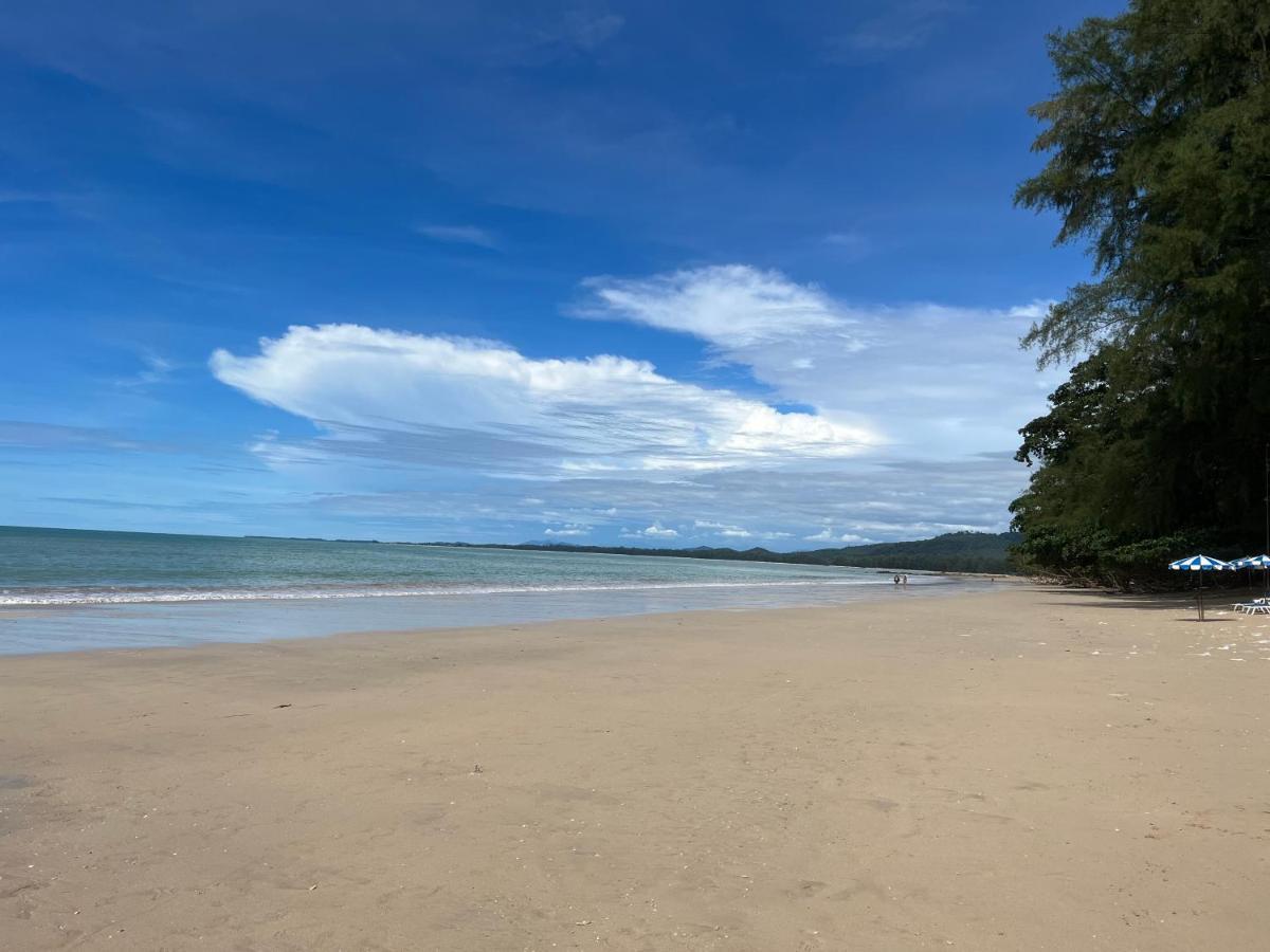 Ao Thong Beach Resort Bang Sak Exterior photo