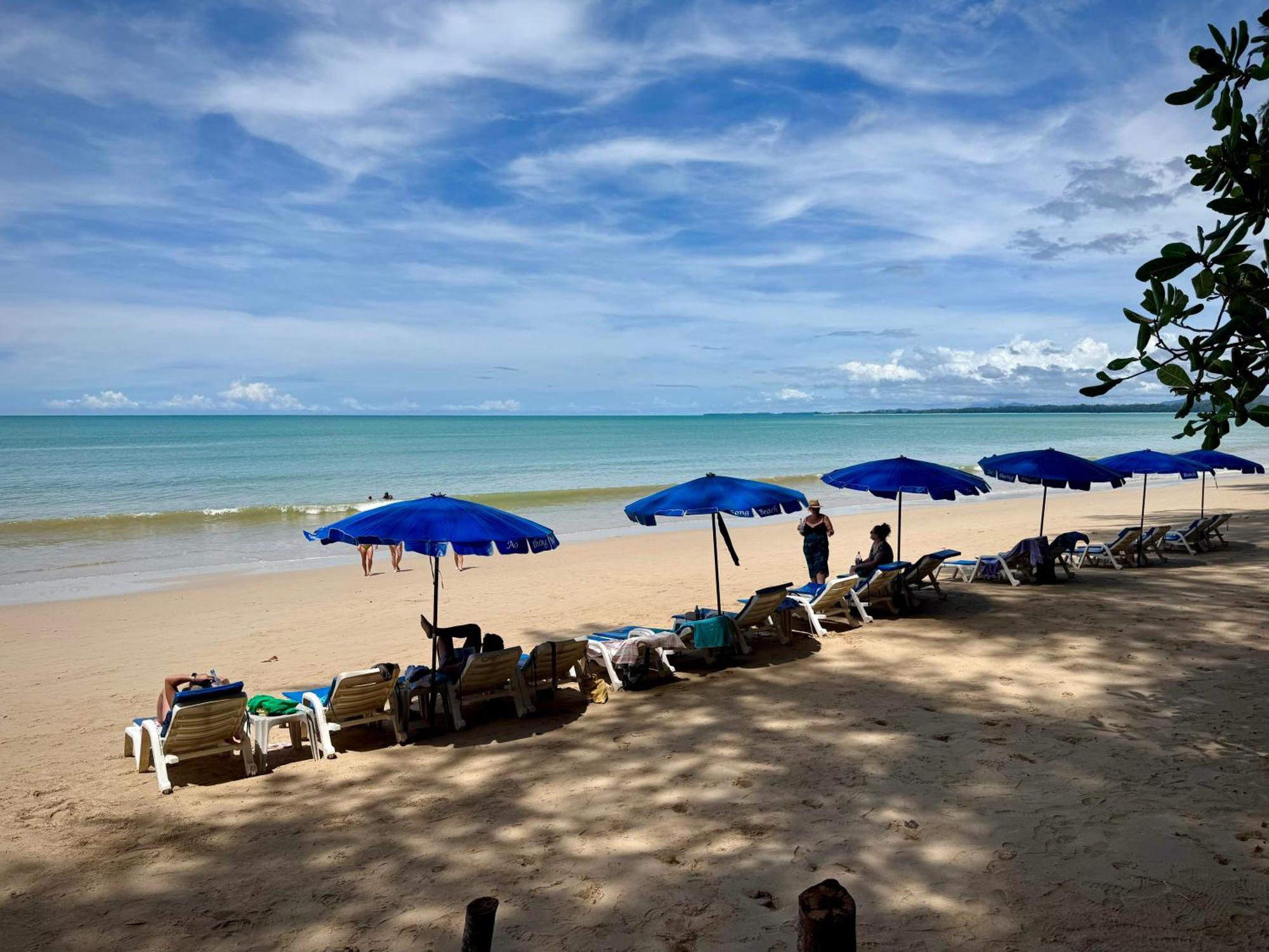 Ao Thong Beach Resort Bang Sak Exterior photo