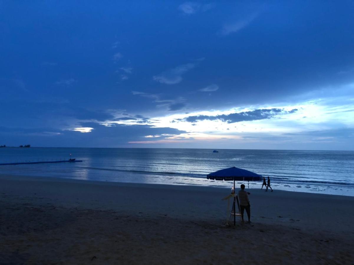 Ao Thong Beach Resort Bang Sak Exterior photo